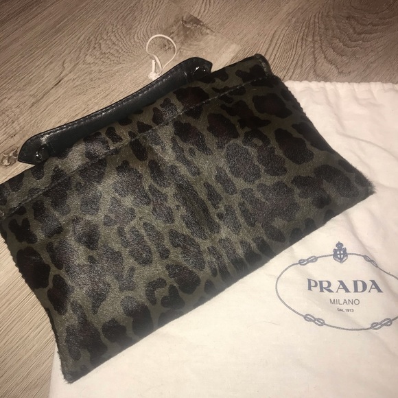 Prada Clutch ✨🤞🏼 - Picture 4 of 11